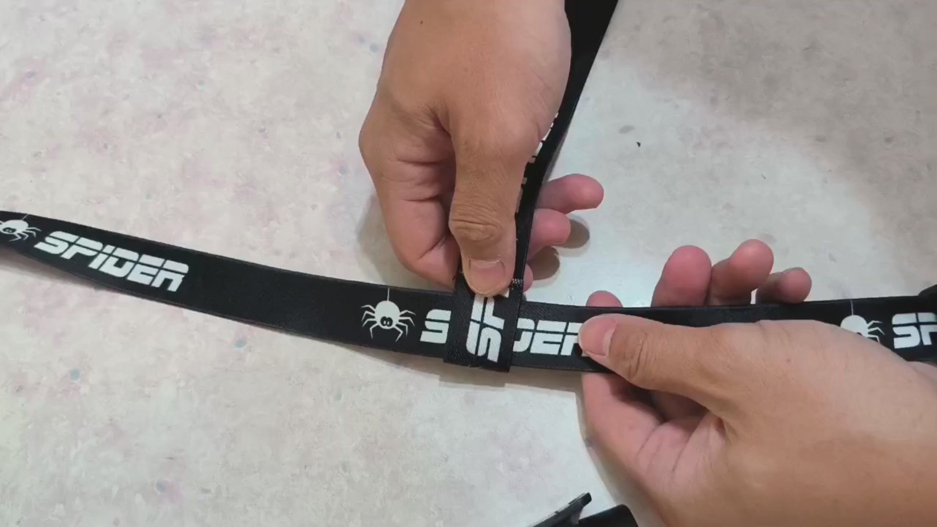載入影片：